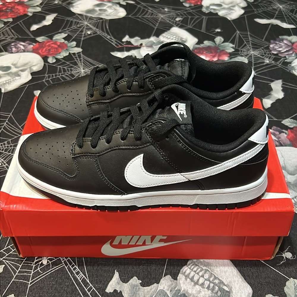 DS 2023 NIKE DUNK LOW RETRO BLACK PANDA 2.0 SIZE MENS 9 OR 9.5 NIB - Picture 4 of 12